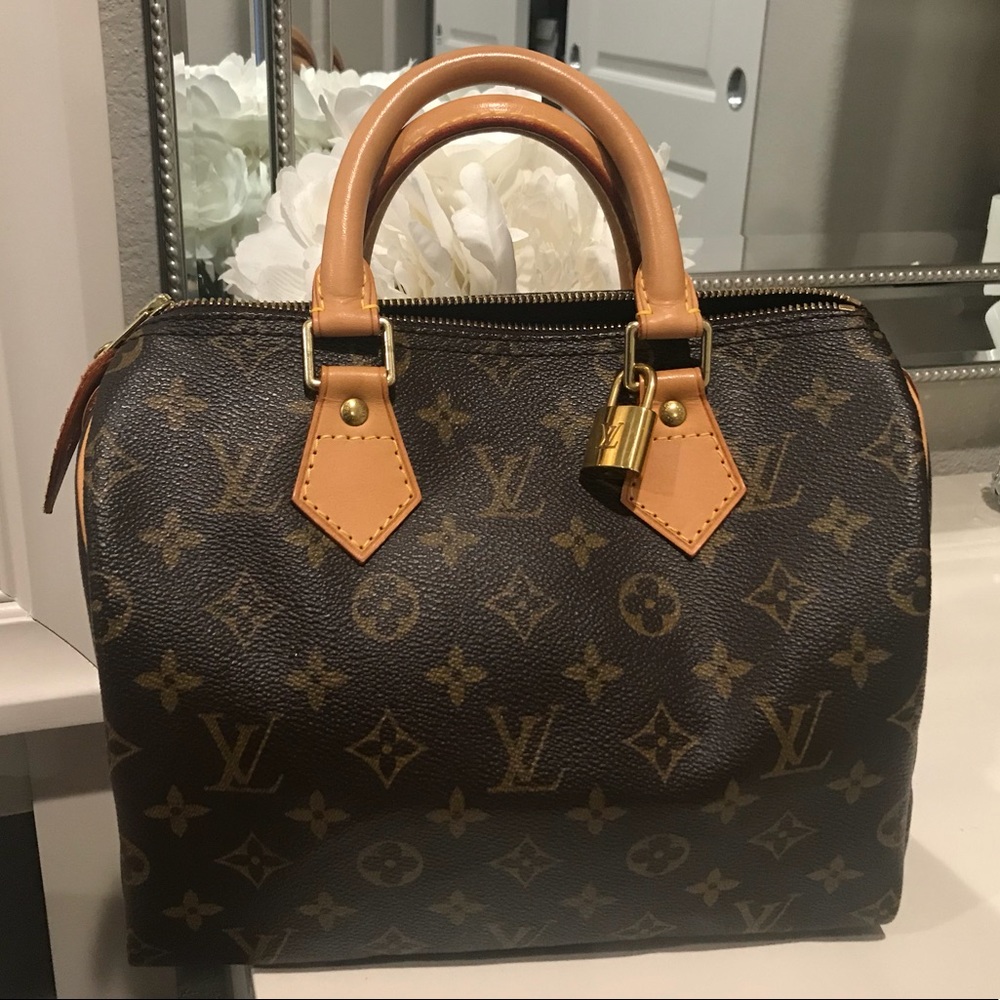 ✨Authentic LV Speedy 25✨